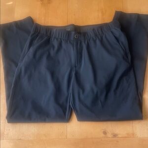 Under Armour black 34/30 golf pants in good condition!